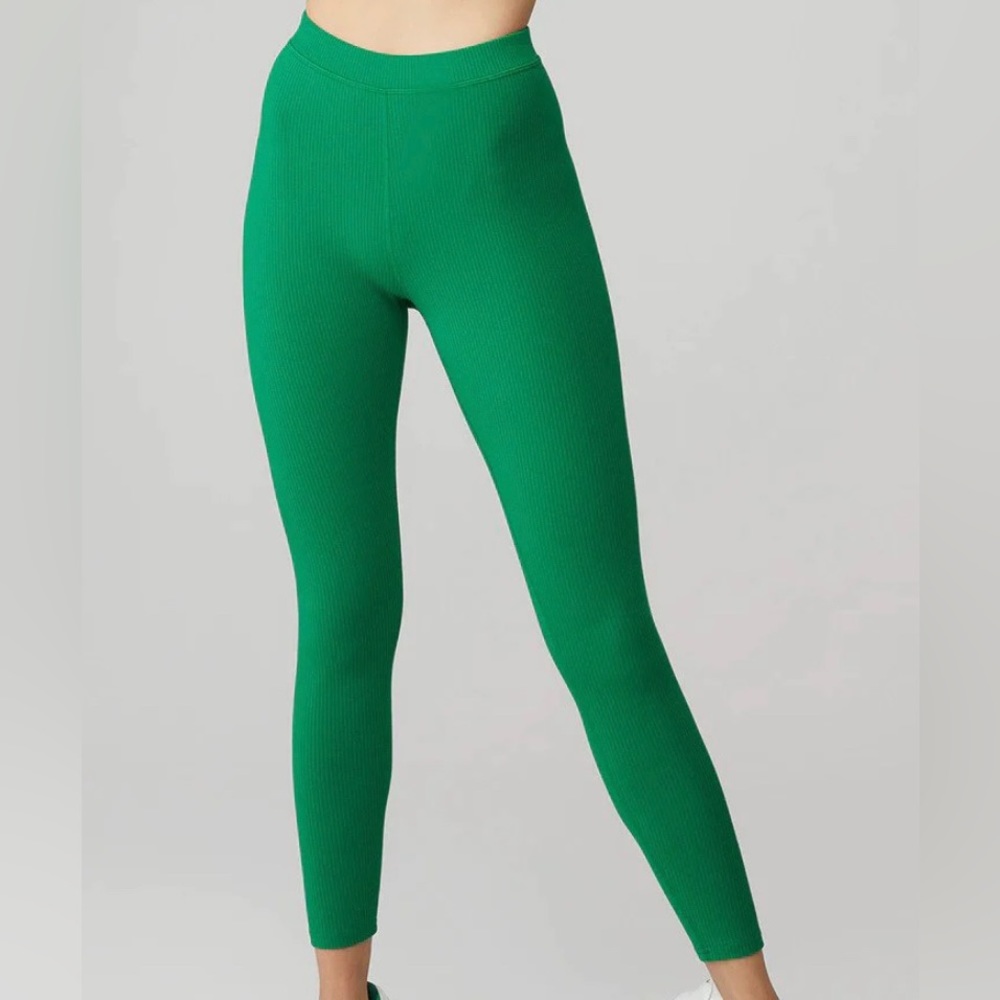 green ribbed alo leggings